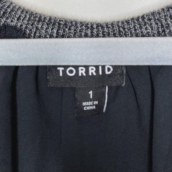 Torrid Grey Knit Sweater with Lace-Up Back Detail Size 1 Heathered Grey - Picture 4 of 9